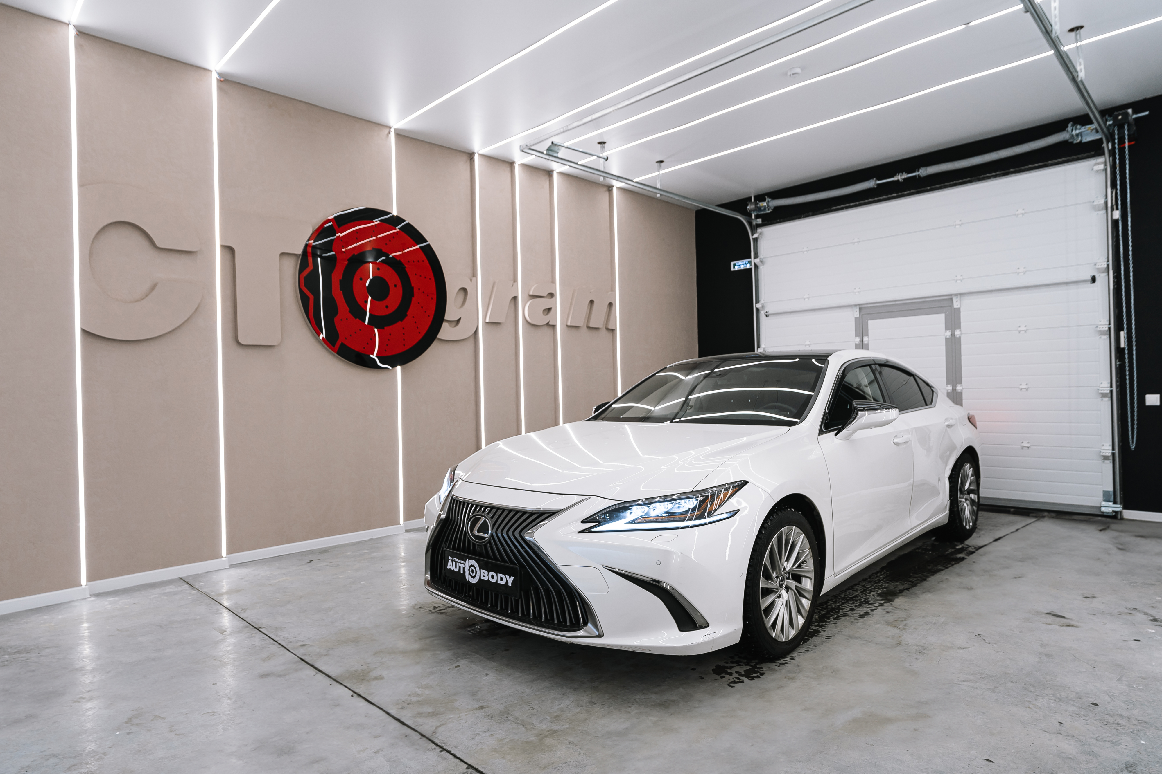 Lexus в цехе AUTOBODY